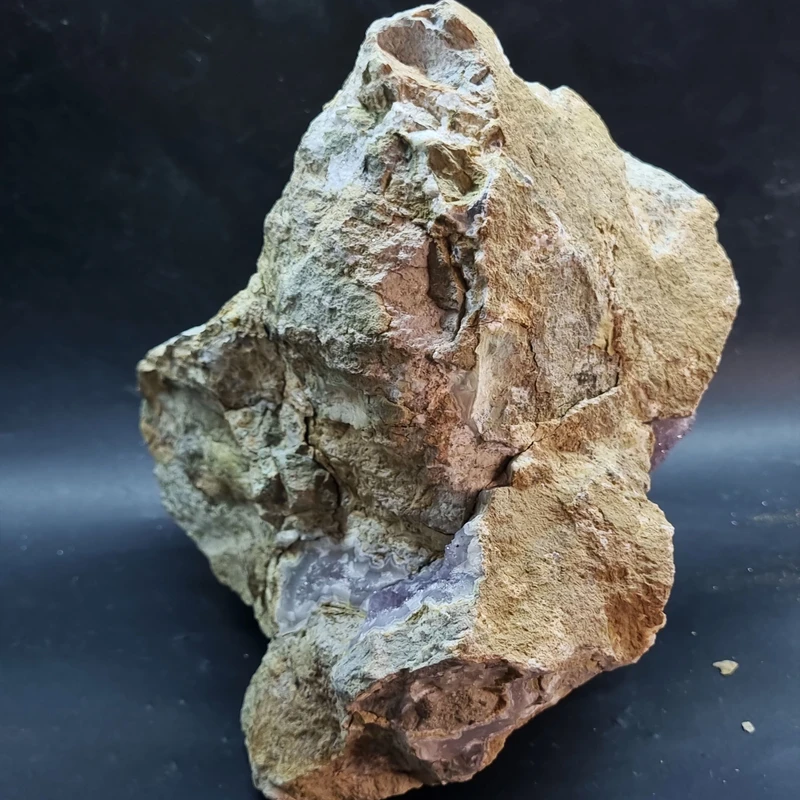 عکس شماره 2 : سنگ راف آمیتیست مدل کریستالی کد amm28