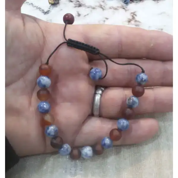 دستبند مدل سنگ سودالیت و عقیق سلیمانی