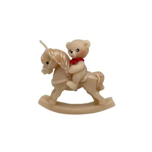 شمع دست‌ساز بدون‌بو مدل فانتزی طرح تدی راکر زمان اتمام 5 ساعت