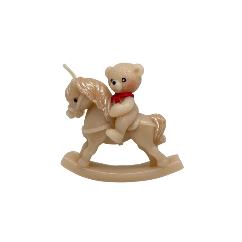 شمع دست‌ساز بدون‌بو مدل فانتزی طرح تدی راکر زمان اتمام 5 ساعت