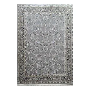 فرش ماشینی 700 شانه فرش زمرد مشهد زمینه نقره‌ای حاشیه سیلور مدل 30004