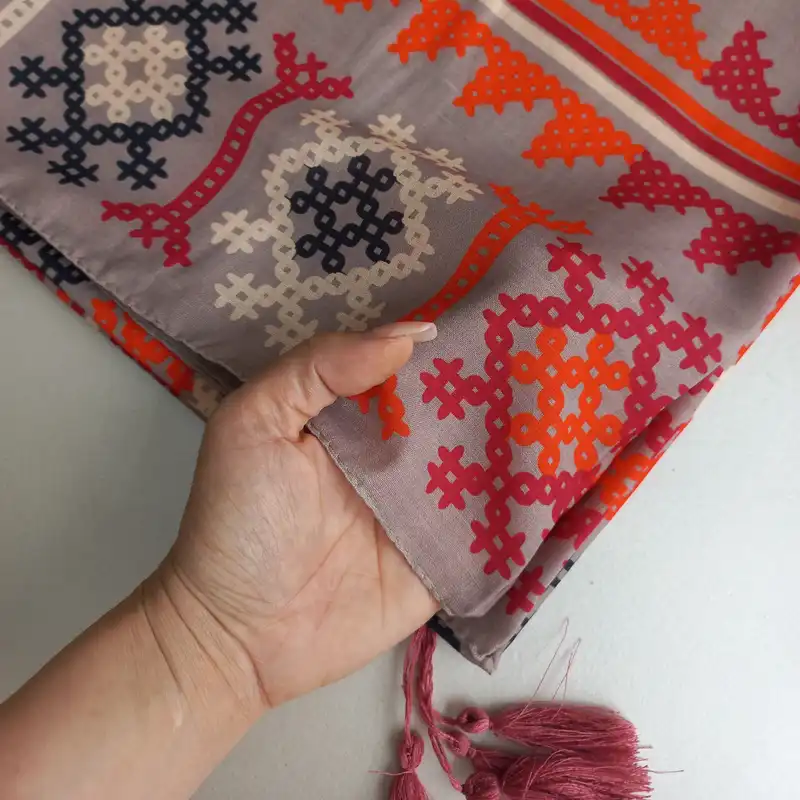 روسری زنانه مدل نخی قواره بزرگ سنتی اقلیمی کد 12