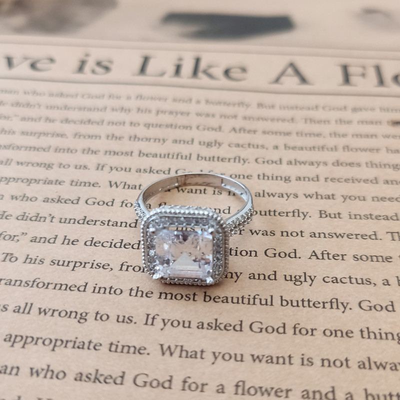 انگشتر نقره زنانه مدل AVN_R088 انگشتر نقره زنانه مدل AVN_R088