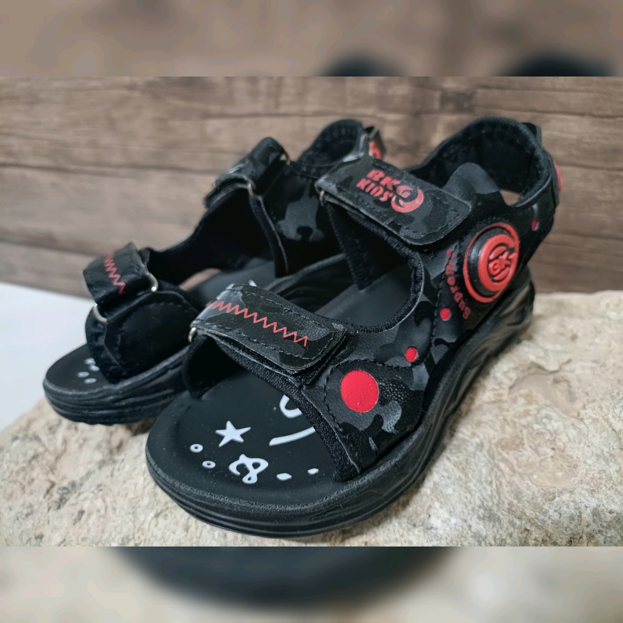 صندل پسرانه مدل رایان کد T.a.j