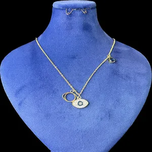 گردنبند زنانه مدل چشم نظر طرح سوارسک