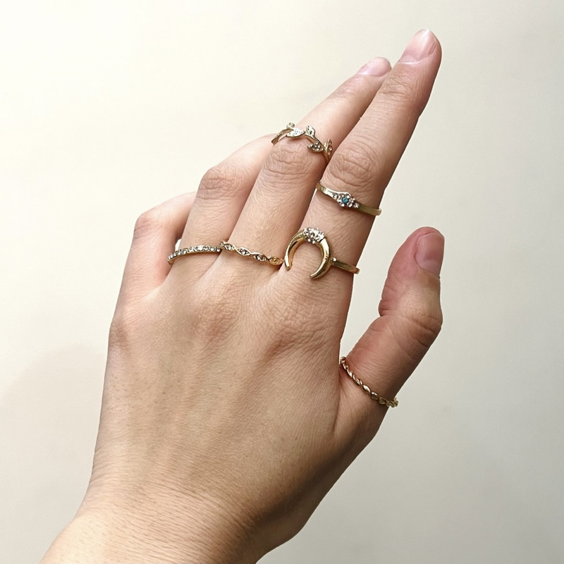 انگشتر زنانه مدل ماه بسته 6 عددی انگشتر زنانه مدل ماه بسته 6 عددی