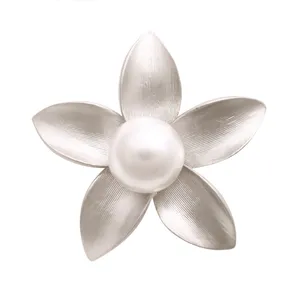 گل سینه زنانه طرح گل کد G3010