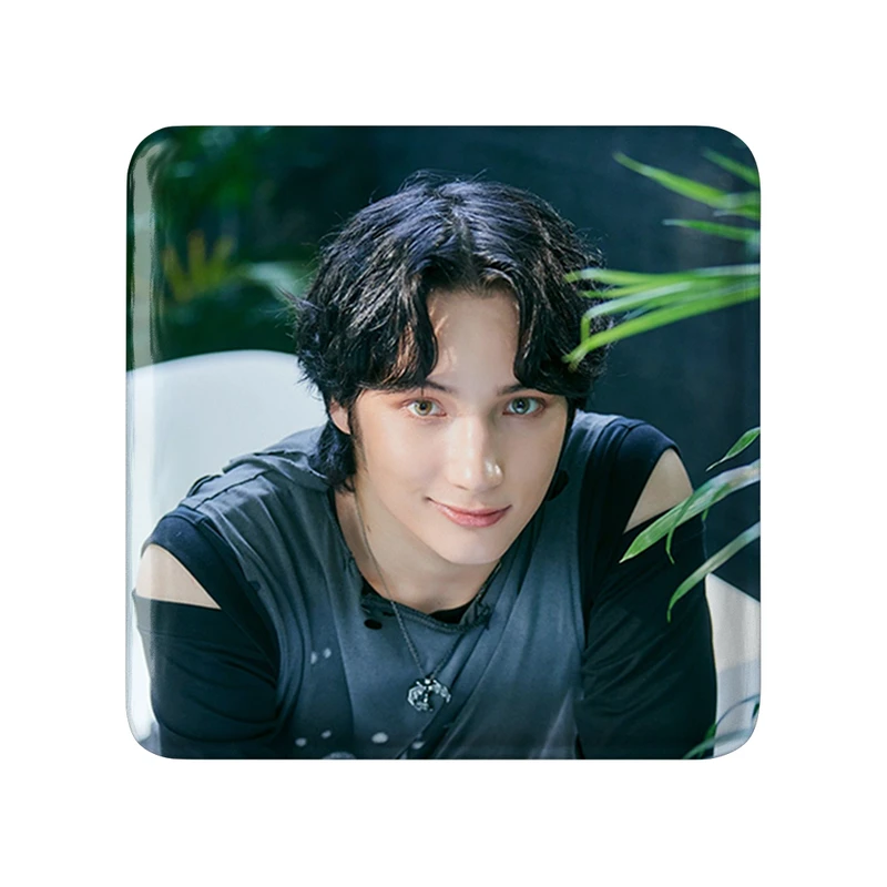 مگنت خندالو طرح هیونینگ کای گروه تی اکس تی TXT  مدل مربعی کد 20000