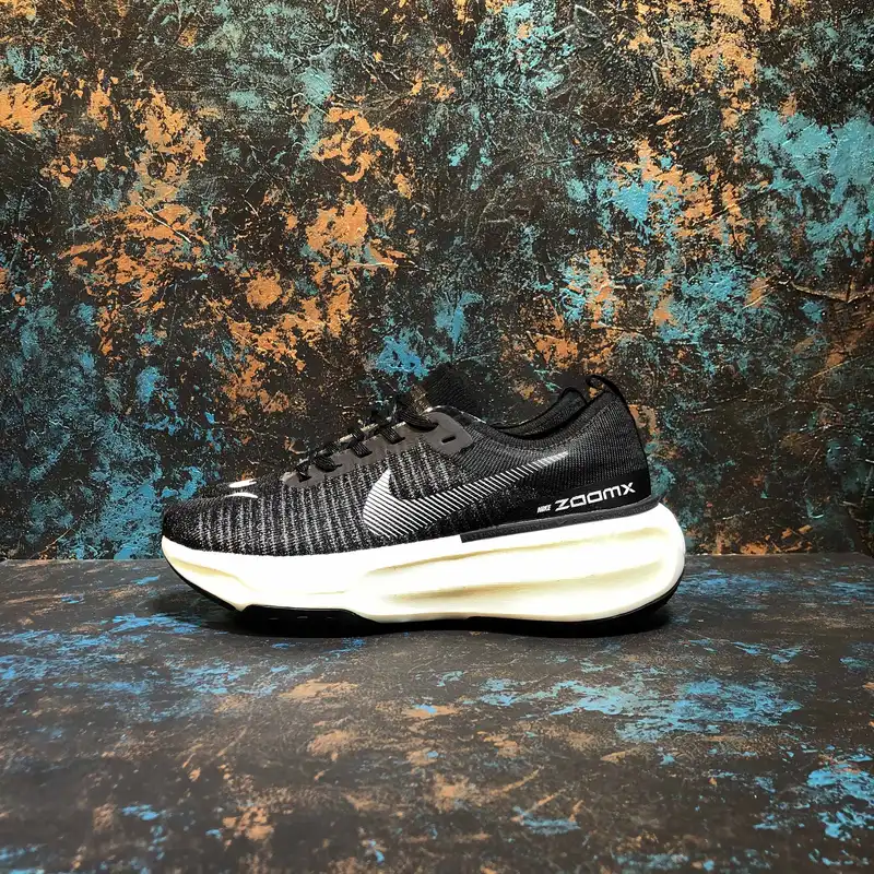 کفش مخصوص دویدن مدل    ZOOMX INVINCIBLE 3 BKWH-100065001