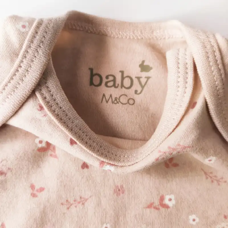 بادی آستین بلند نوزادی ام اند کو مدل فلاور کد 01