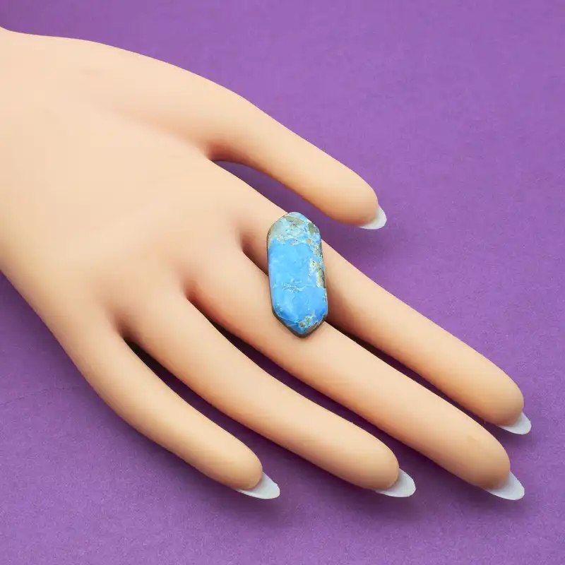 سنگ فیروزه مدل رگه پیریت دار کد AC3