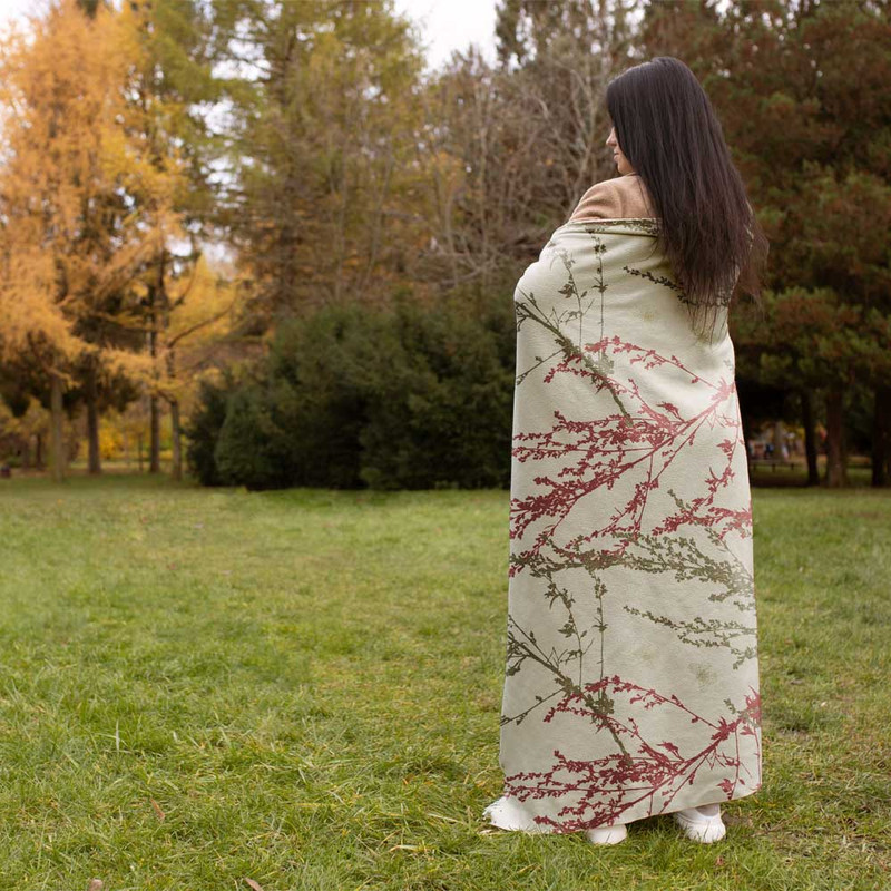 شال مبل طرح گل عروس کد Q2SH1080 سایز 100x180 سانتی متر