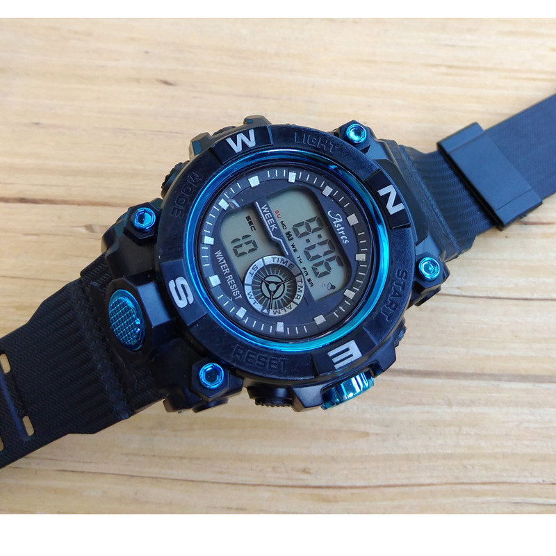 ساعت مچی دیجیتال پسرانه مدل اسپرت آسترس کد QR