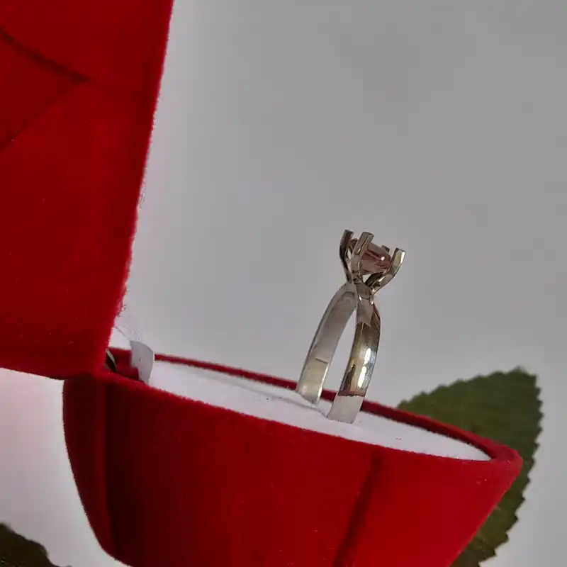 انگشتر نقره زنانه مدل تک نگین سنگ الکساندریت