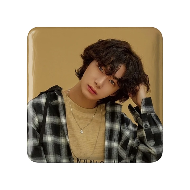 مگنت خندالو طرح هیونگ وون گروه مانستا اکس MONSTA X  مدل مربعی کد 21174