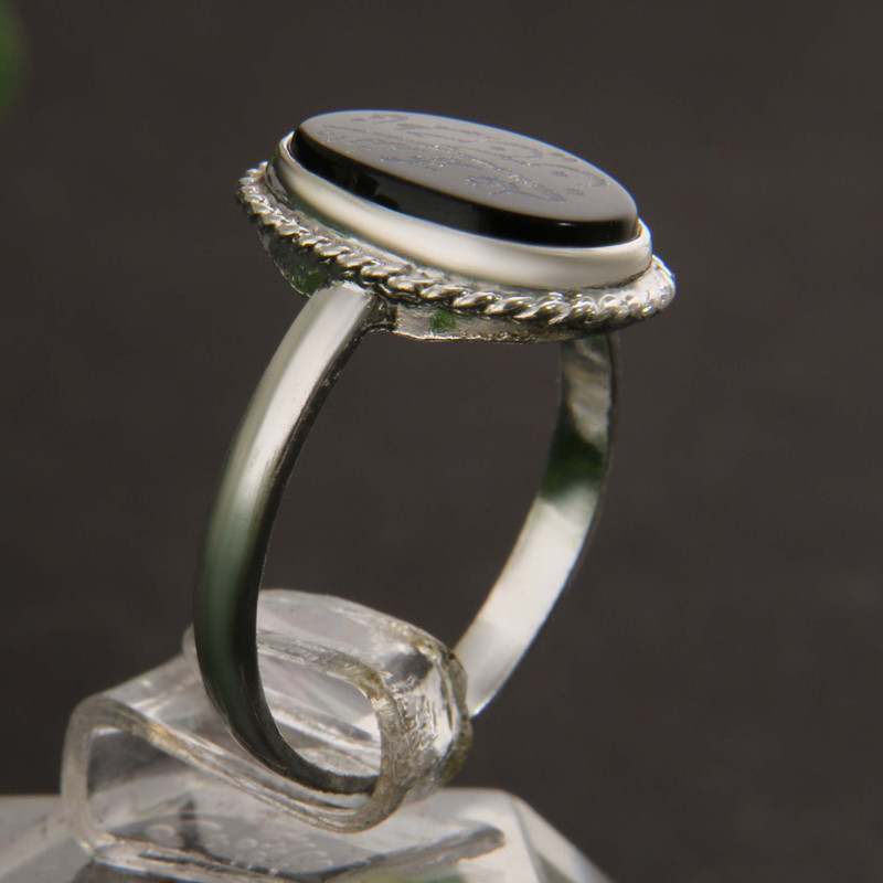 انگشتر نقره زنانه بازرگانی میلادی مدل سنگ عقیق خطاطی پنج تن طرح کلاسیک ظریف کد AW_652