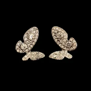 گوشواره میخی زنانه مدل پروانه نگینی مجلسی