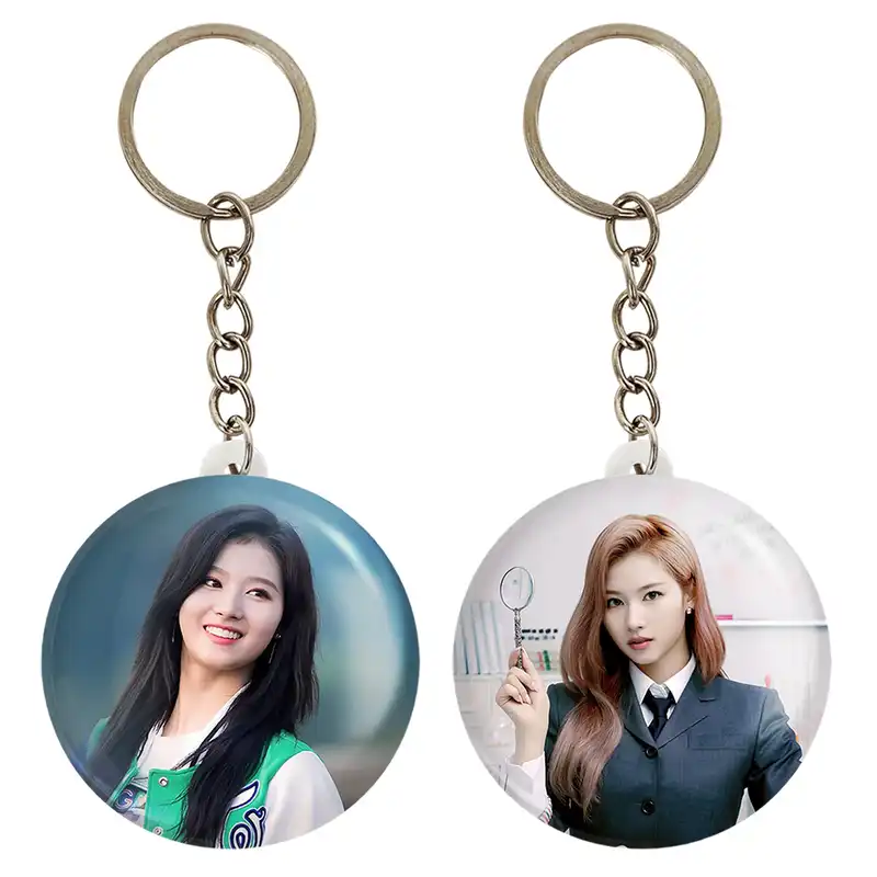 جاکلیدی خندالو مدل سانا گروه توایس TWICE کد 1991519922 مجموعه 2 عددی