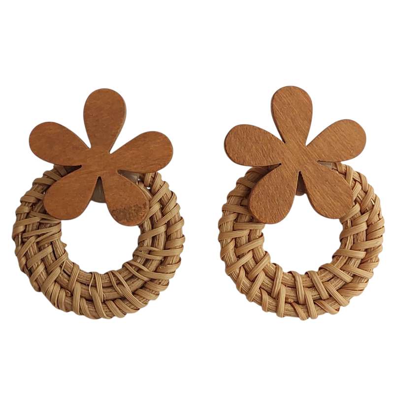 گوشواره آویز زنانه مدل حصیری طرح گل چوبی کد A12 گوشواره آویز زنانه مدل حصیری طرح گل چوبی کد A12