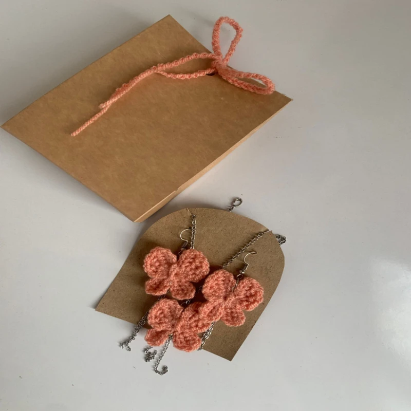 عکس شماره 5 : ست گردنبند و گوشواره دست ساز زنانه مدل پروانه کد p1