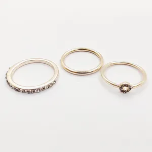 انگشتر زنانه مدل مدرن کد 0945 مجموعه 3 عددی 