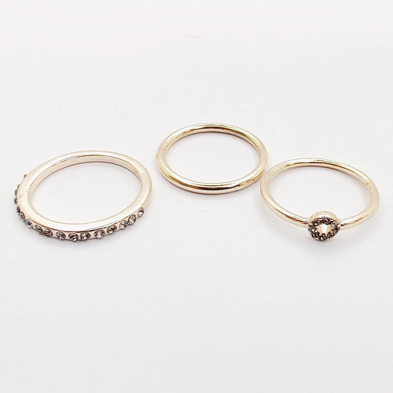 انگشتر زنانه مدل مدرن کد 0945 مجموعه 3 عددی 