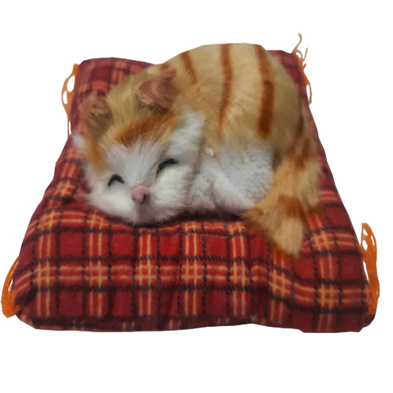 عروسک مدل گربه پلنگی طرح خوابیده رو بالش طول 16 سانتی متر