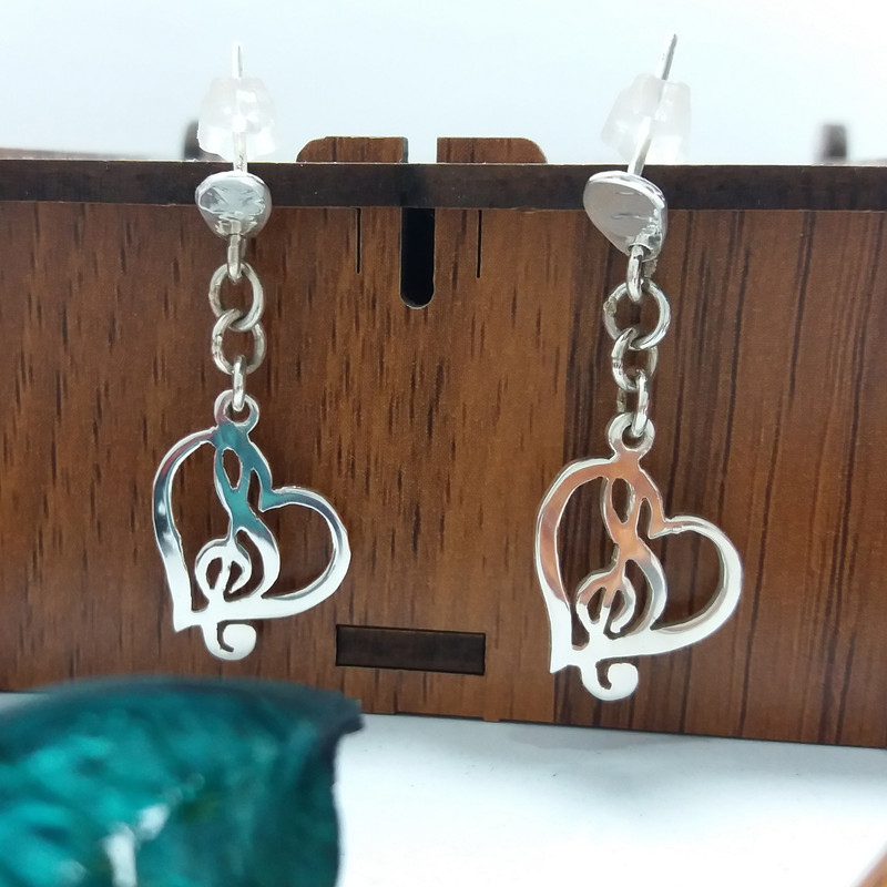 گوشواره نقره زنانه مدل قلب موسیقی گوشواره نقره زنانه مدل قلب موسیقی