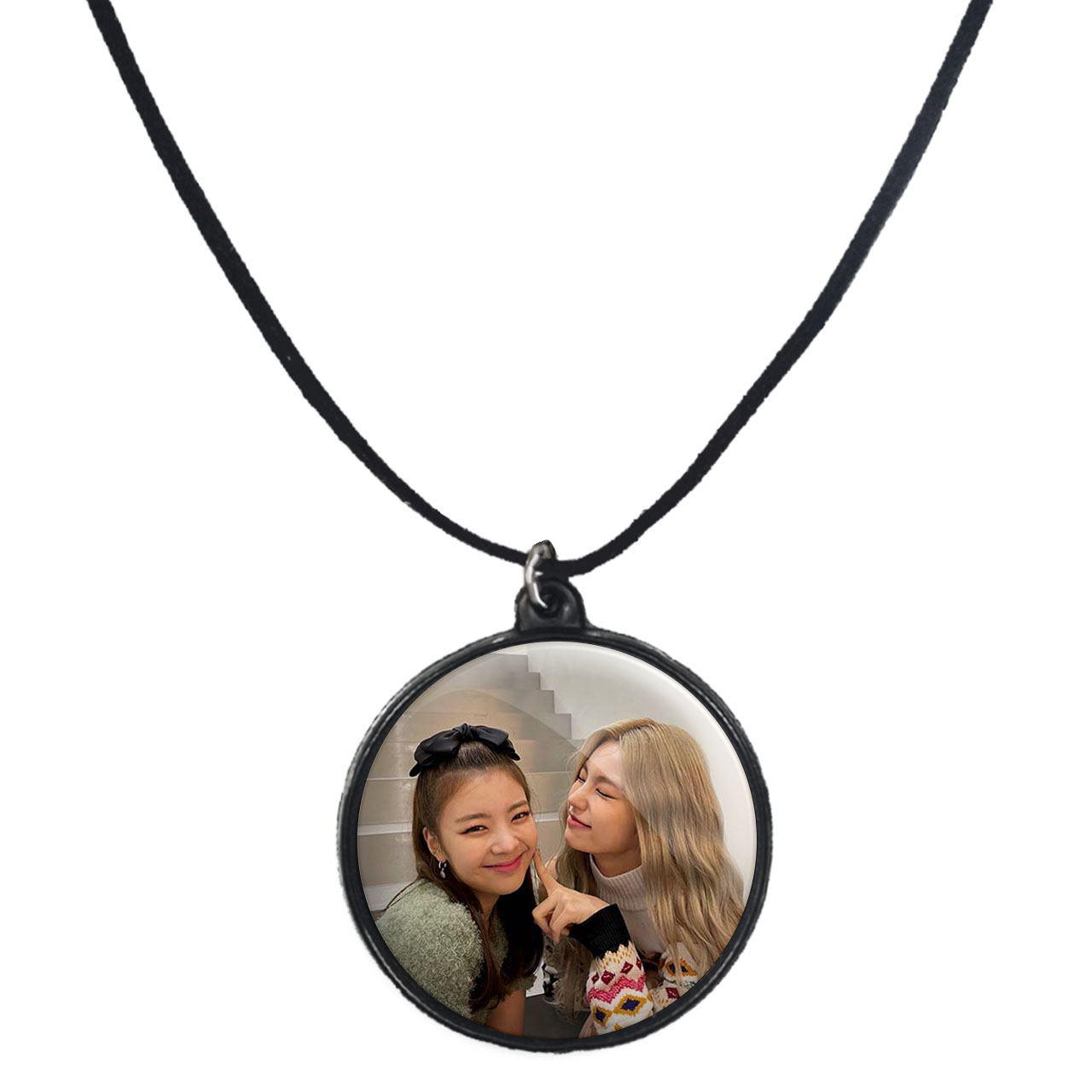 گردنبند پرمانه طرح گروه موسیقی ایتزی کد pmb.13286 مدل دو طرفه