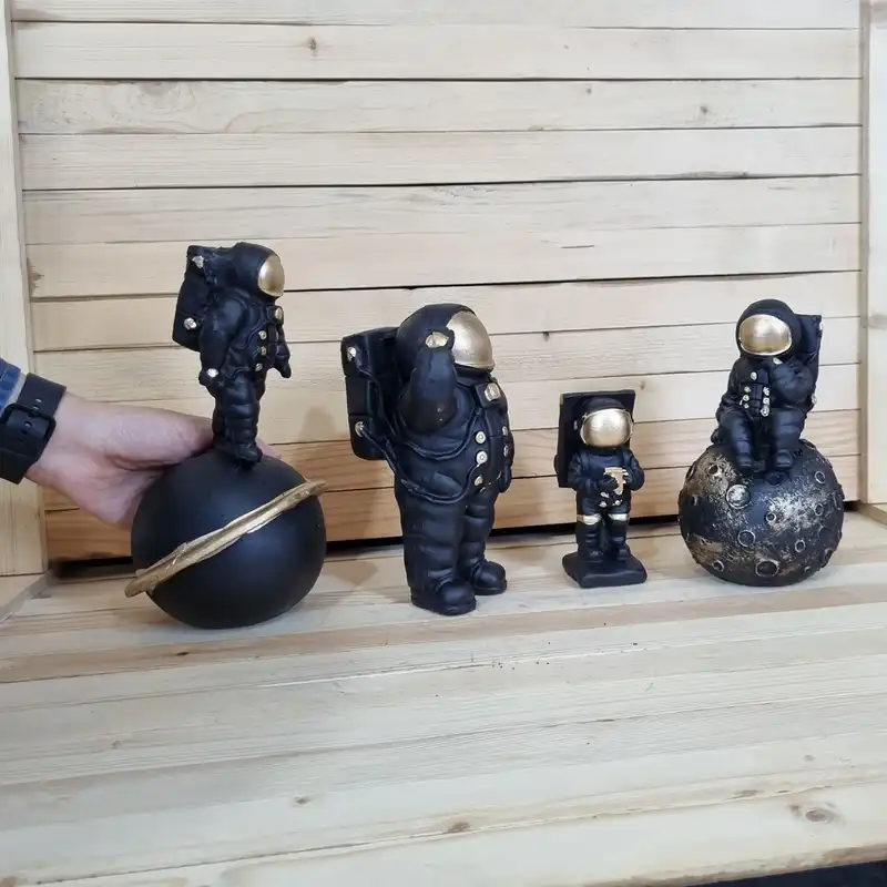 مجسمه مدل 4 فضانورد مجموعه 4 عددی