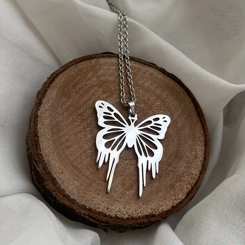 گردنبند مدل پروانه