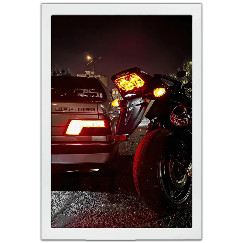 تابلو بکلیت طرح موتور سنگین هوندا HONDA CB1300 و ماشین پژو 405 مدل W-po1538 فریم سفید