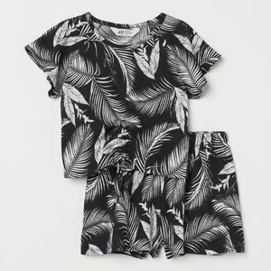 ست تی شرت و شلوارک دخترانه اچ اند ام مدل 0940027004