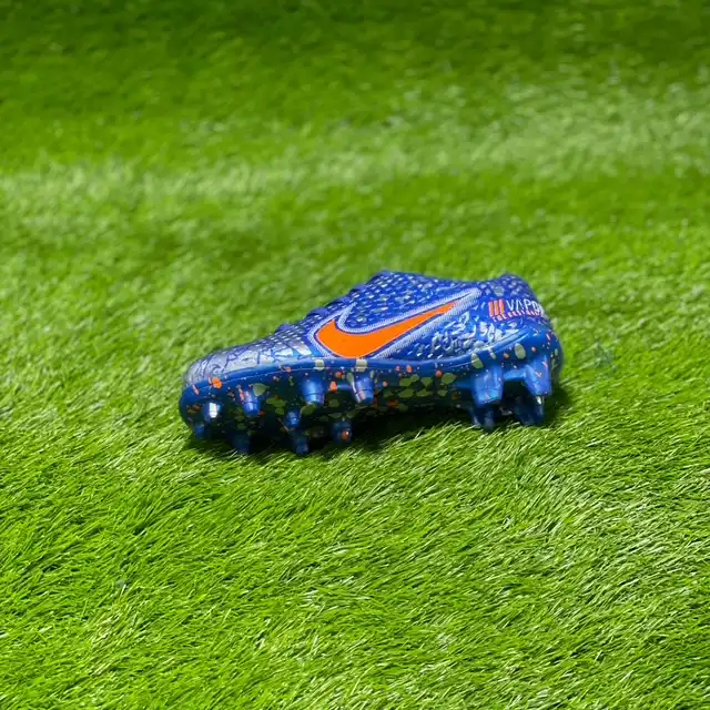 کفش فوتبال پسرانه مدل استوک دار  NI02025