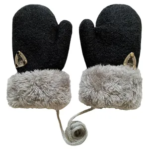 دستکش بافتنی نوزادی کد FF-373