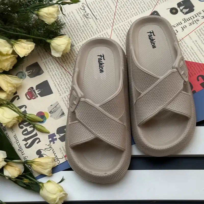 دمپایی زنانه پاپا مدل ایلیا کد CR