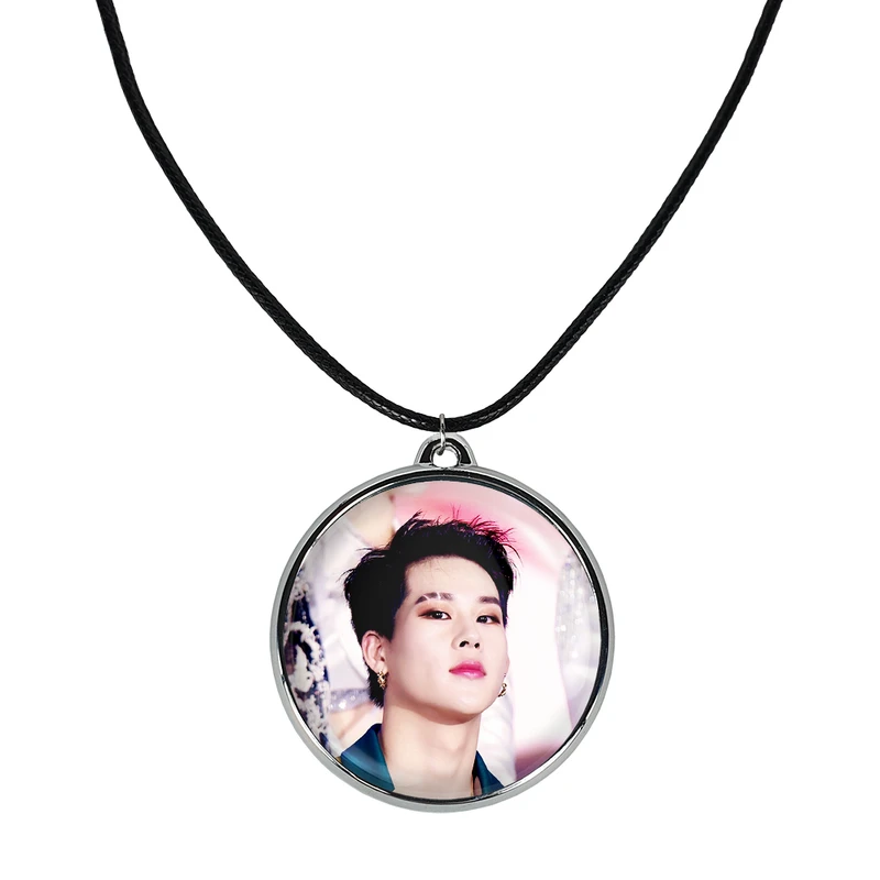 گردنبند خندالو مدل جوهان گروه مانستا اکس MONSTA X کد 2112721135