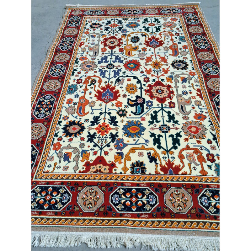 فرش ماشینی 320 شانه ستاره کویر یزد زمینه کرم وحاشیه بژ مدل شاهسون کدB-107 فرش ماشینی 320 شانه ستاره کویر یزد زمینه کرم وحاشیه بژ مدل شاهسون کدB-107