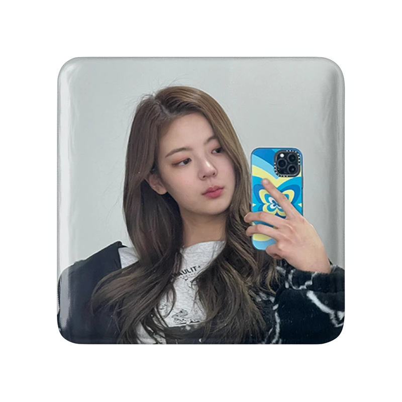 مگنت خندالو طرح لیا گروه ایتزی ITZY  مدل مربعی کد 20193