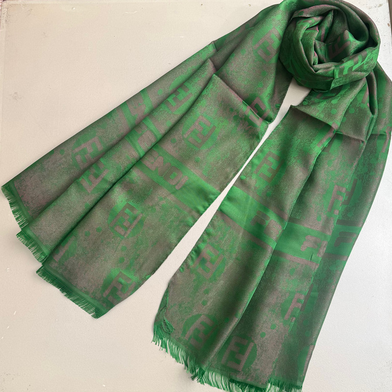 شال زنانه مدل نخ ژاکارد دورو شاین دار