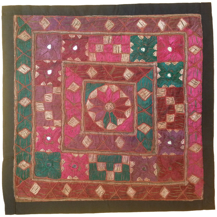 رومیزی سوزن دوزی مدل عسلی کد SOO60