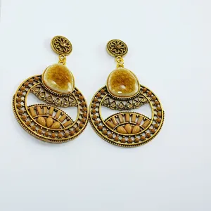 گوشواره زنانه مدل سنتی نگین دار