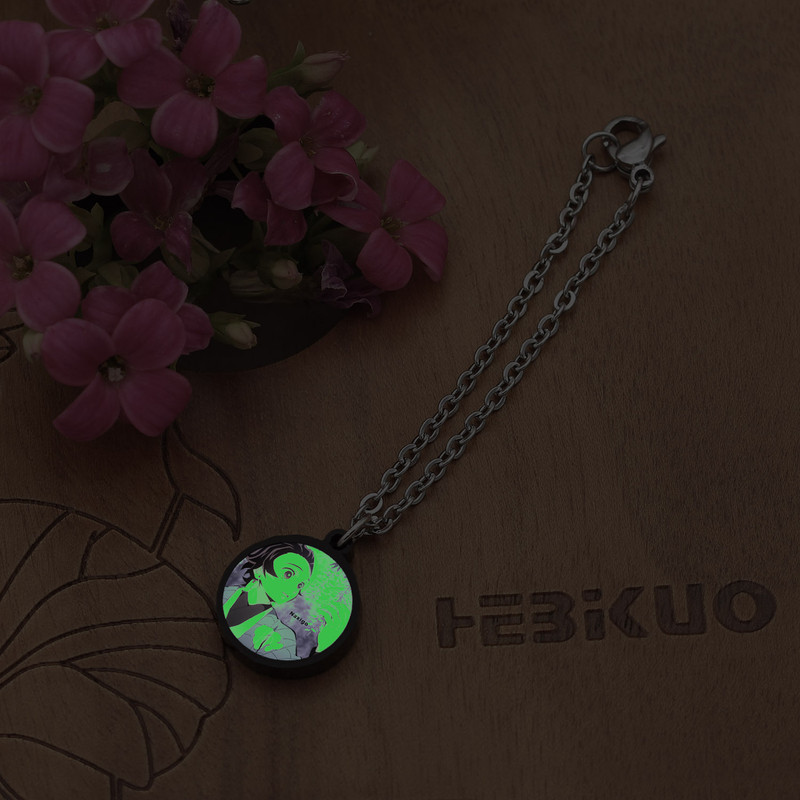 آویز ساعت زنانه ناکسیگو مدل شب تاب طرح Demon Slayer کد AW9032