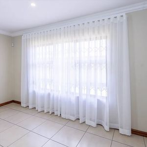 پرده نوین پرده خورشید مدل حریر مینیمال سایز 280 × 270 سانتی‌متر