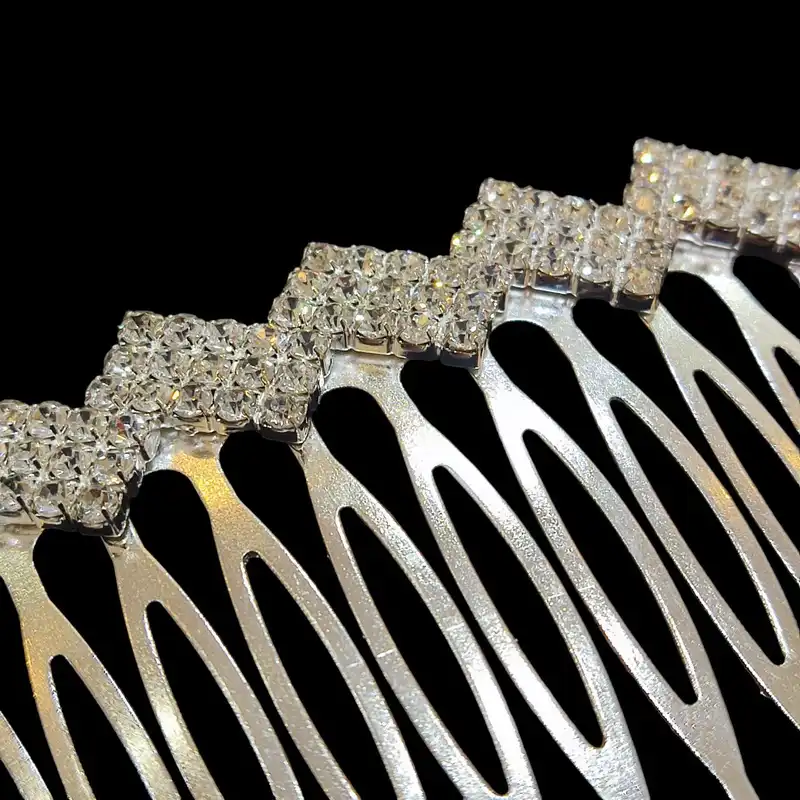 شانه مو زنانه مدل فلزی نگین دار کد 02