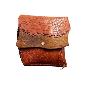 کیف چرمی طرح تریشه دوزی خشتی مدلF4