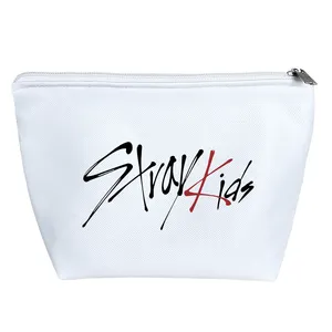 کیف لوازم آرایش دخترانه خندالو مدل استری کیدز stray kids کد 1076