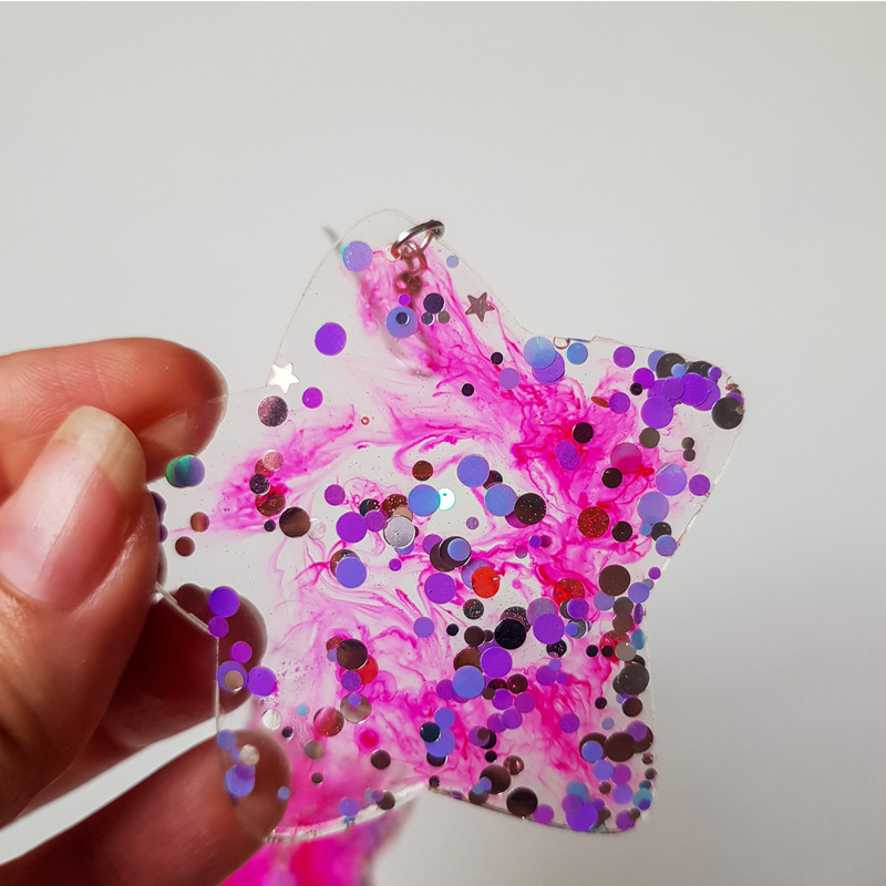 گوشواره دخترانه مدل رزینی طرح ستاره گوشواره دخترانه مدل رزینی طرح ستاره