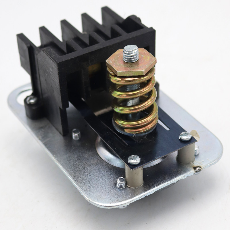 کلید اتومات کمپرسور هوا سامکو مدل سه فاز کد YP-03 کلید اتومات کمپرسور هوا سامکو مدل سه فاز کد YP-03