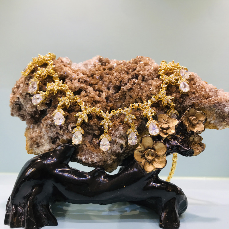 نیم ست نقره زنانه مدل جواهر مزین به نگین اتریشی نیم ست نقره زنانه مدل جواهر مزین به نگین اتریشی